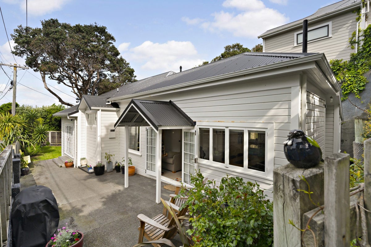 3 Tyne Street, Island Bay, Wellington - Carousel 1