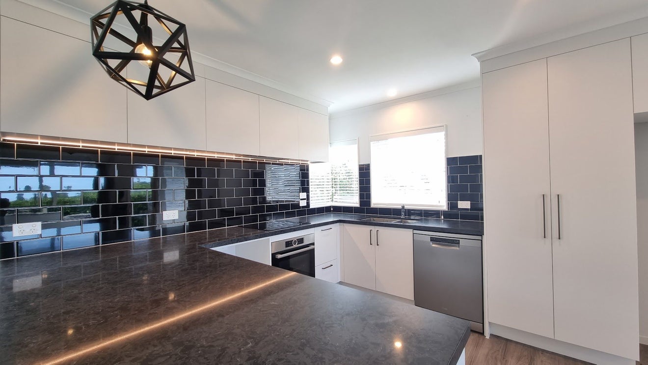 21 Avon Rise, Welcome Bay, Tauranga - Carousel 2