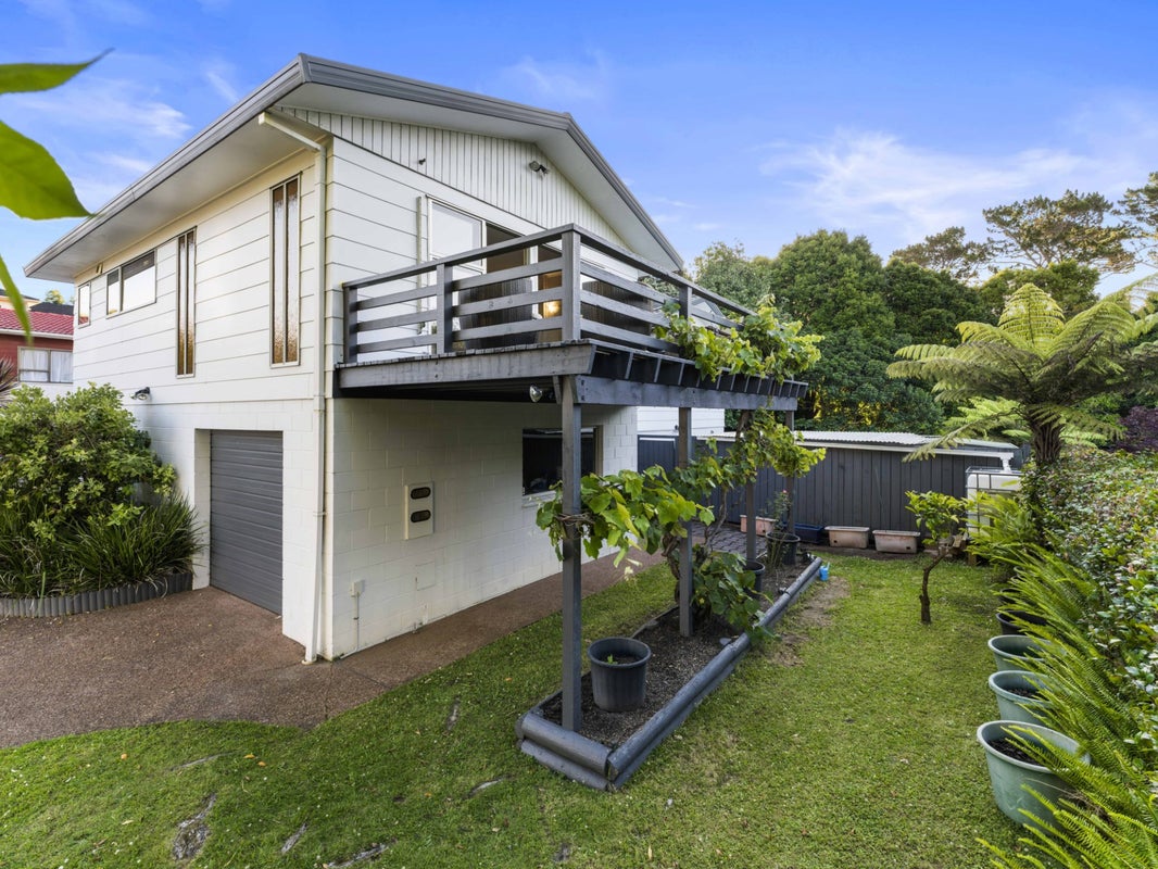 12 Wanganella Place, Lynfield, Auckland - Carousel 2