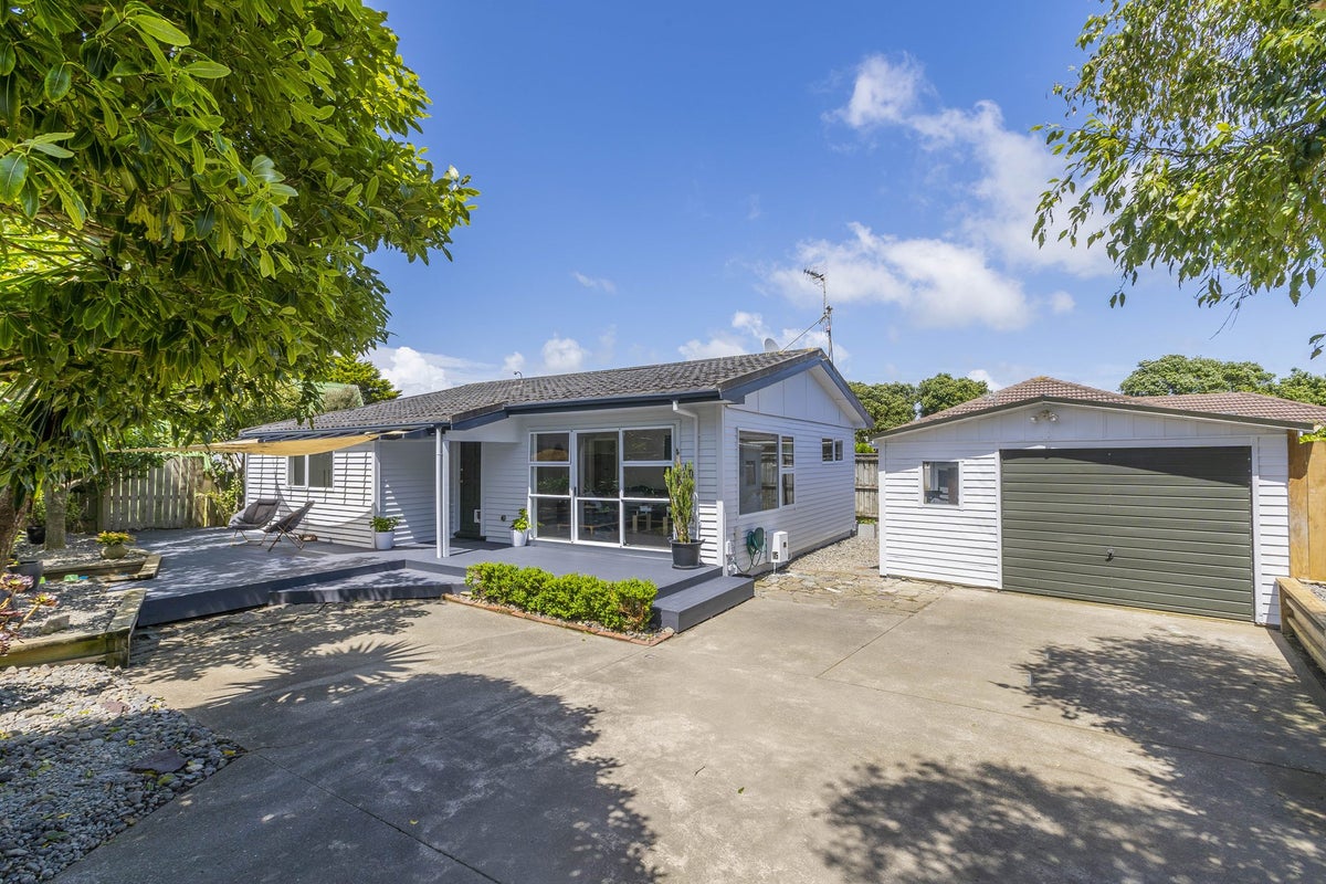 15 Watson Drive, Paraparaumu Beach, Paraparaumu - Carousel 1