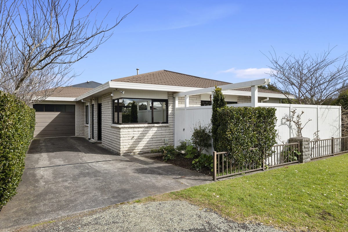 3 Kura Street, Brooklands, New Plymouth - Carousel 1
