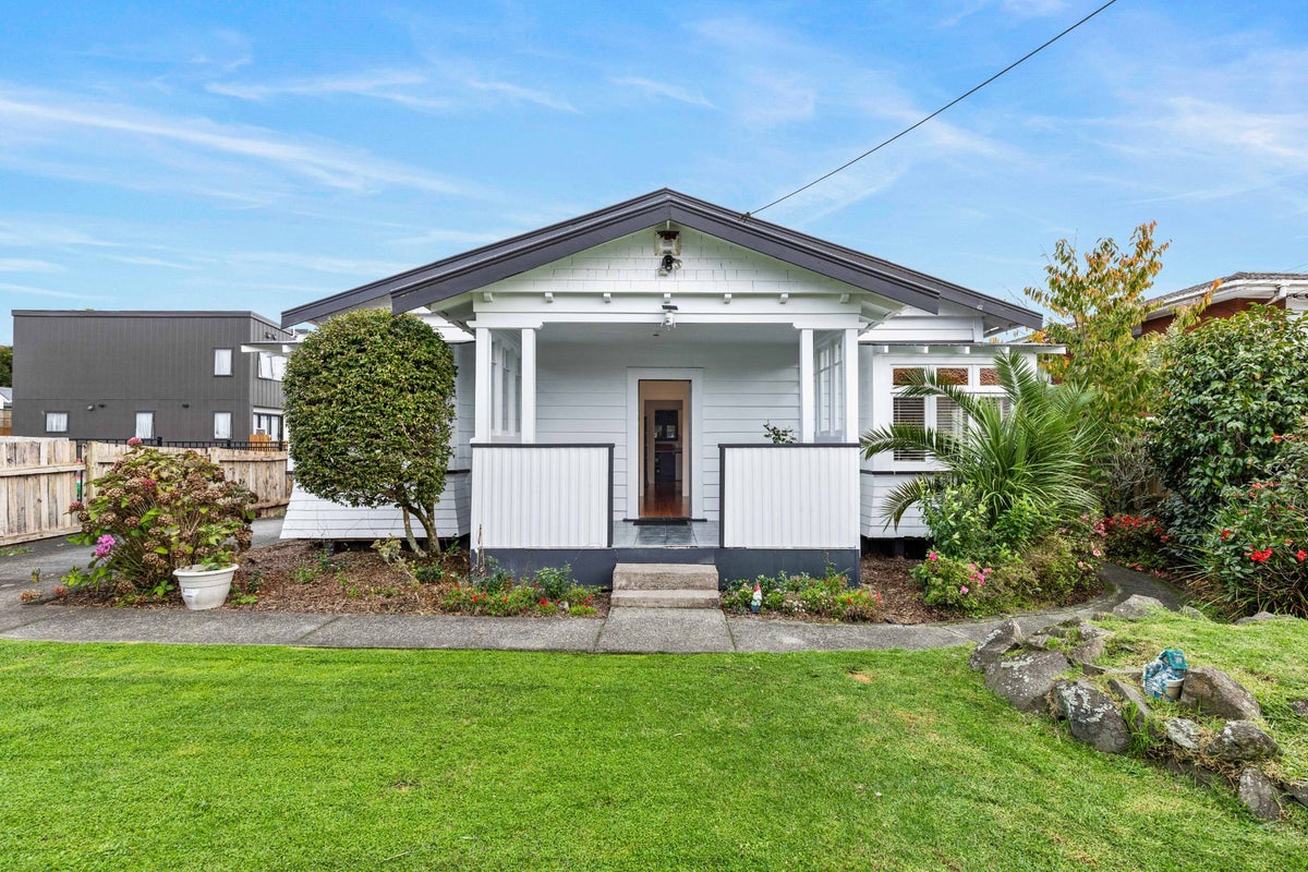 110 Lynwood Road, New Lynn, Auckland - Carousel 2