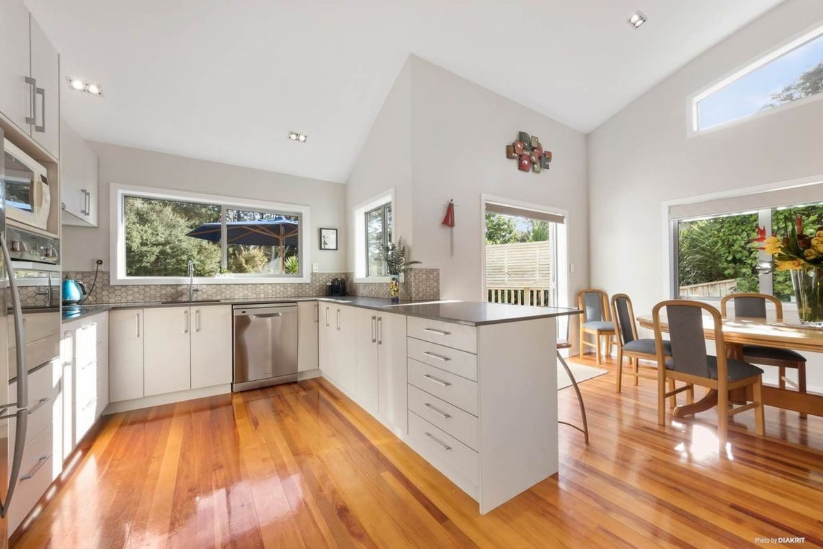 203A Titirangi Road, Titirangi, Auckland - Carousel 2