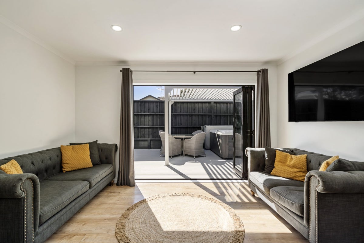 11 Coventry Way, Long Bay, Auckland - Carousel 2