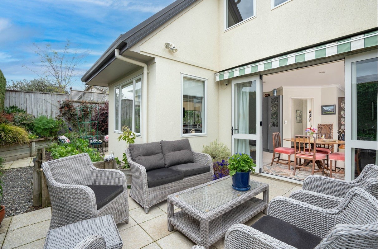 12 Gradwell Place, Two Mile Bay, Taupo - Carousel 1