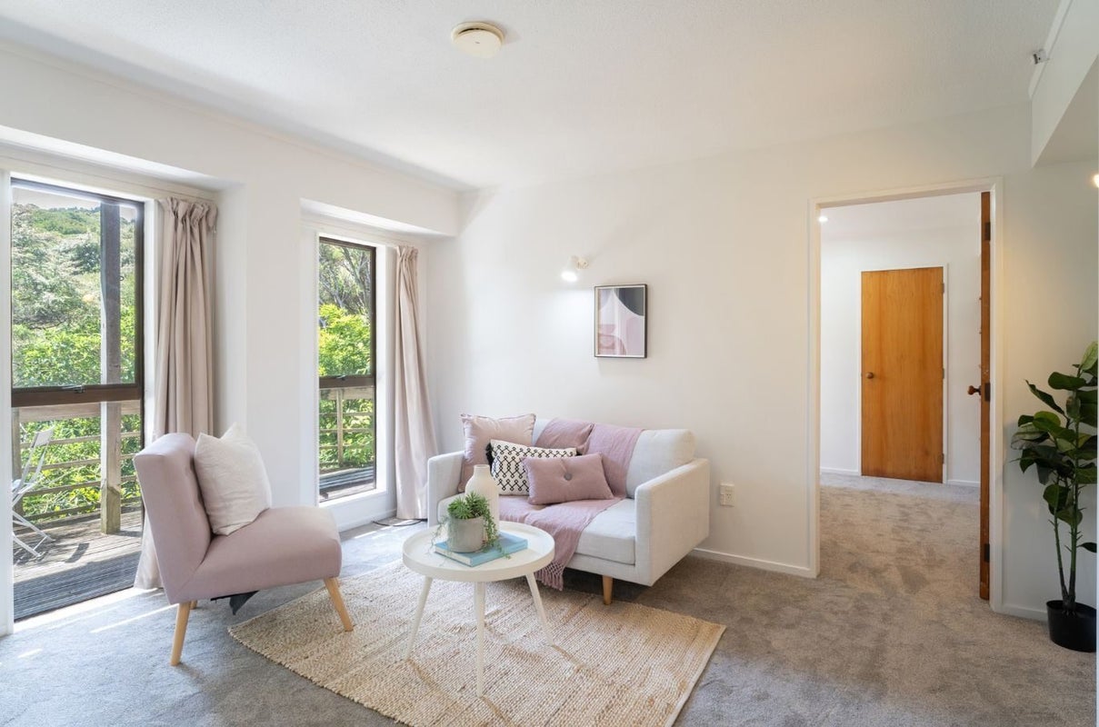 18 Roys Road, Plimmerton, Porirua - Carousel 1
