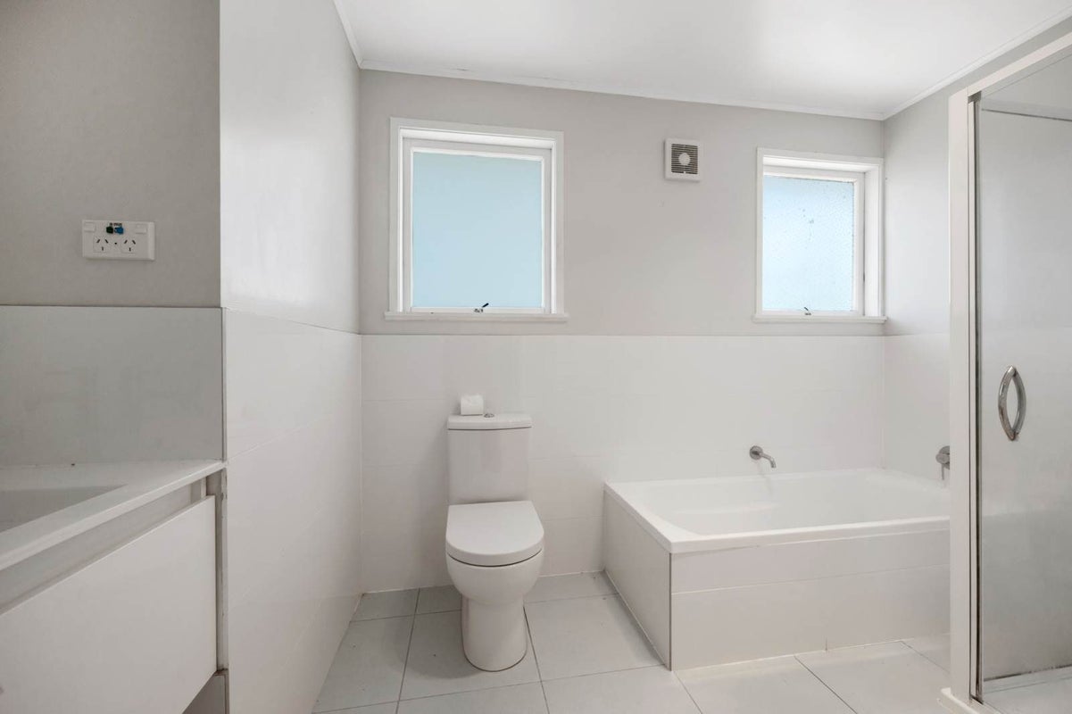 38 Sheridan Drive, New Lynn, Auckland - Carousel 11