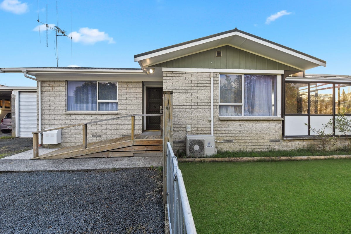 4A Mahana Road, St Andrews, Hamilton - Carousel 1