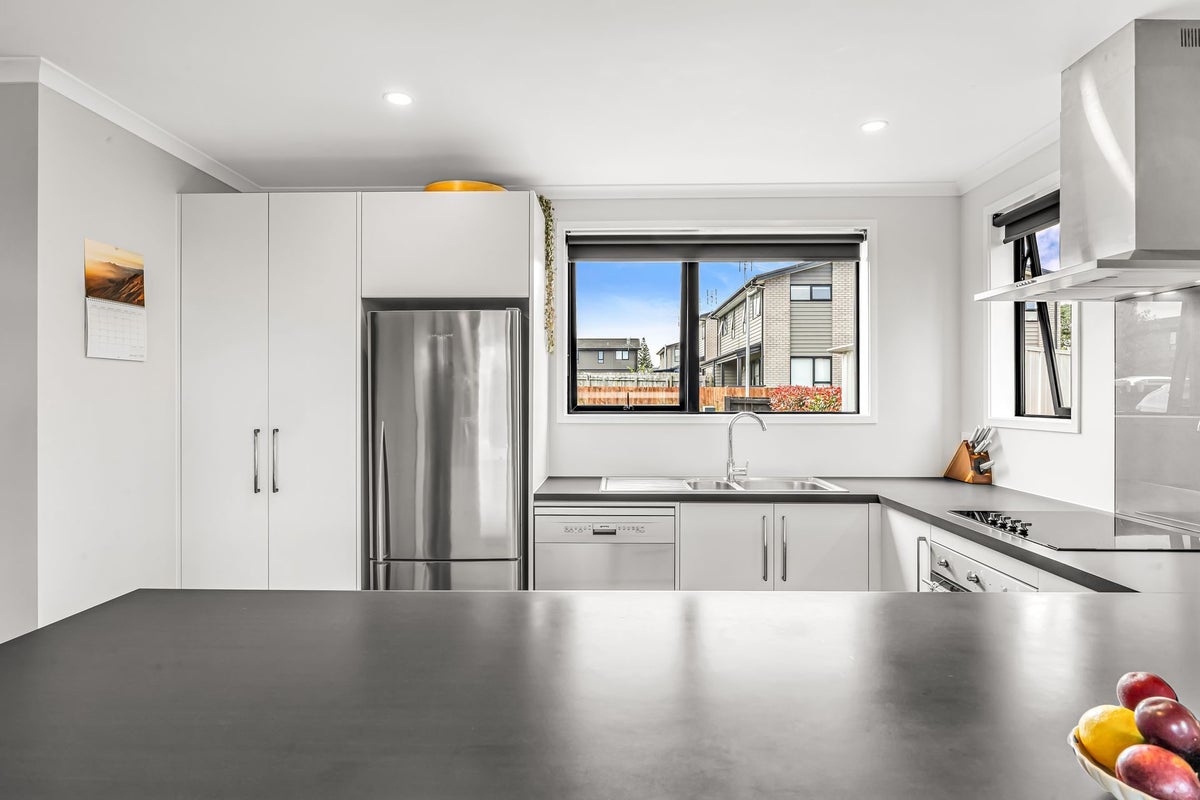 94B Banks Street, Marfell, New Plymouth - Carousel 2