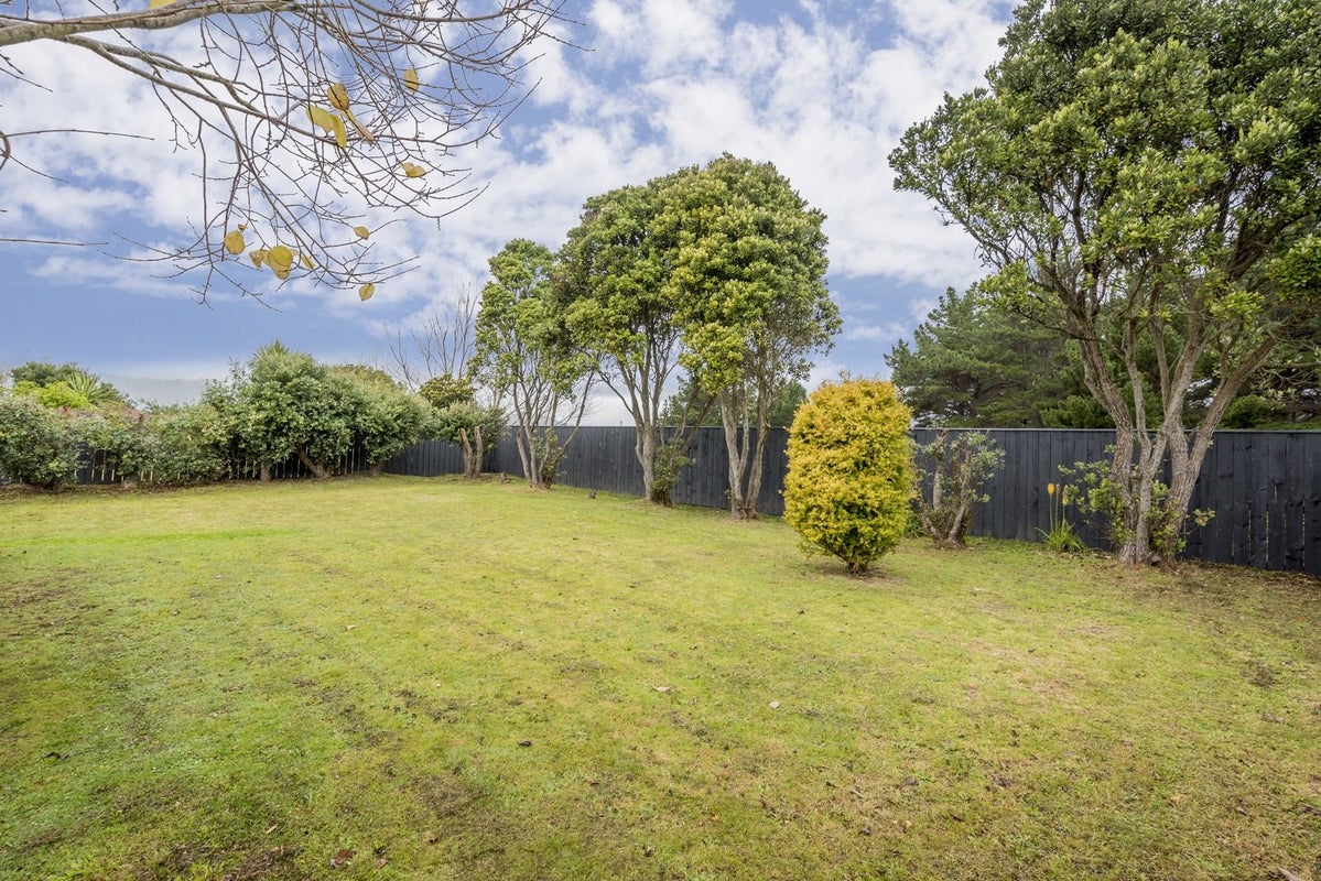 4 Gates Road, Waikanae Beach, Waikanae - Carousel 16