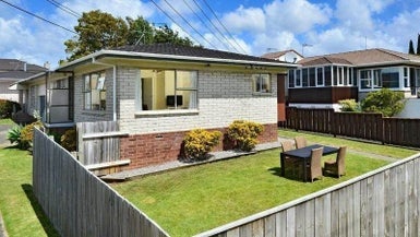 1/6 Trafalgar Road, Milford, Auckland - Carousel 1