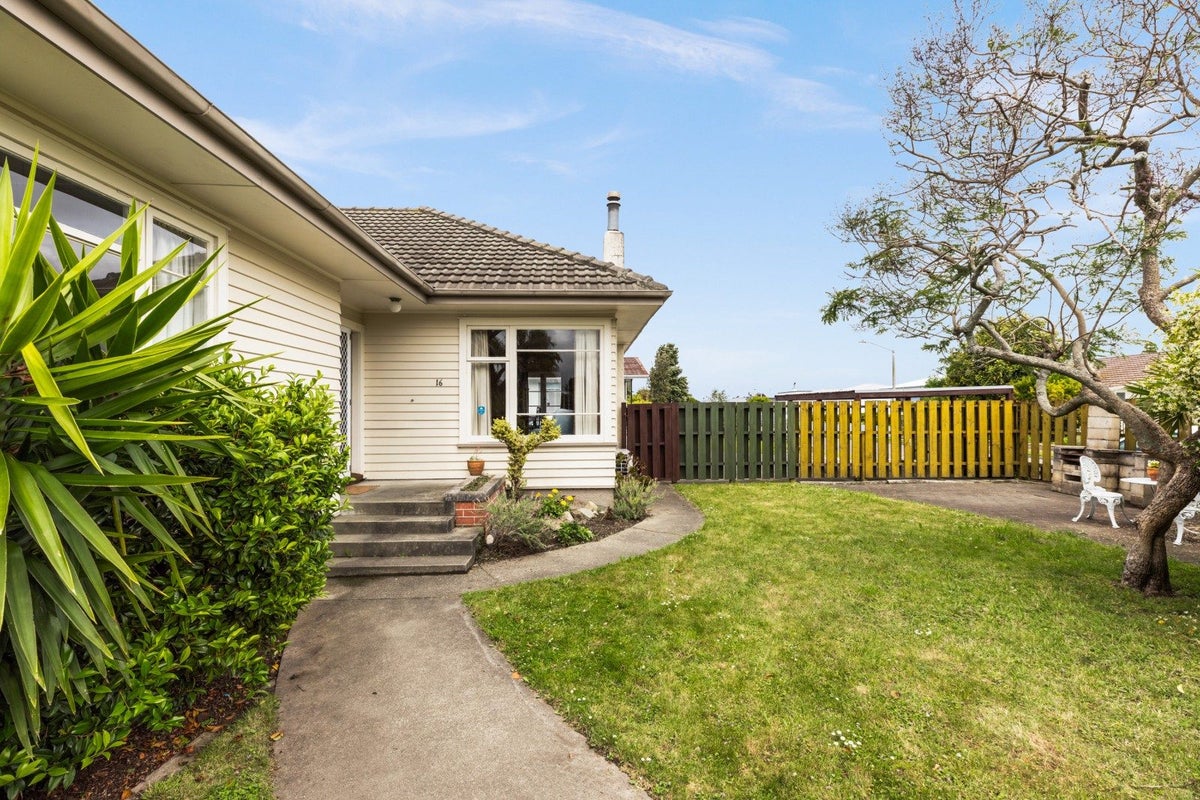 16 Anzac Avenue, Onekawa, Napier - Carousel 2