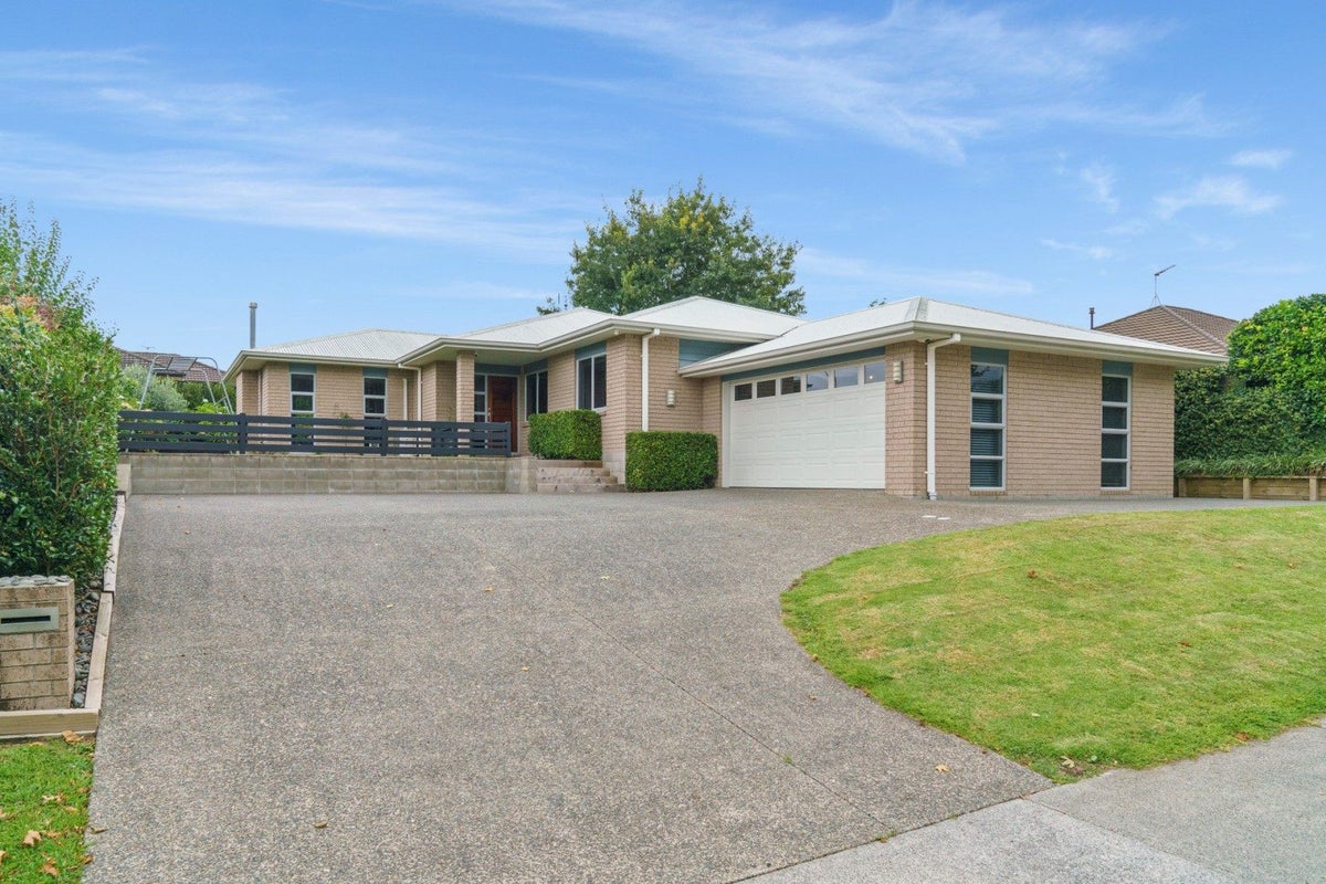 5 Condor Drive, Pyes Pa, Tauranga - Carousel 1