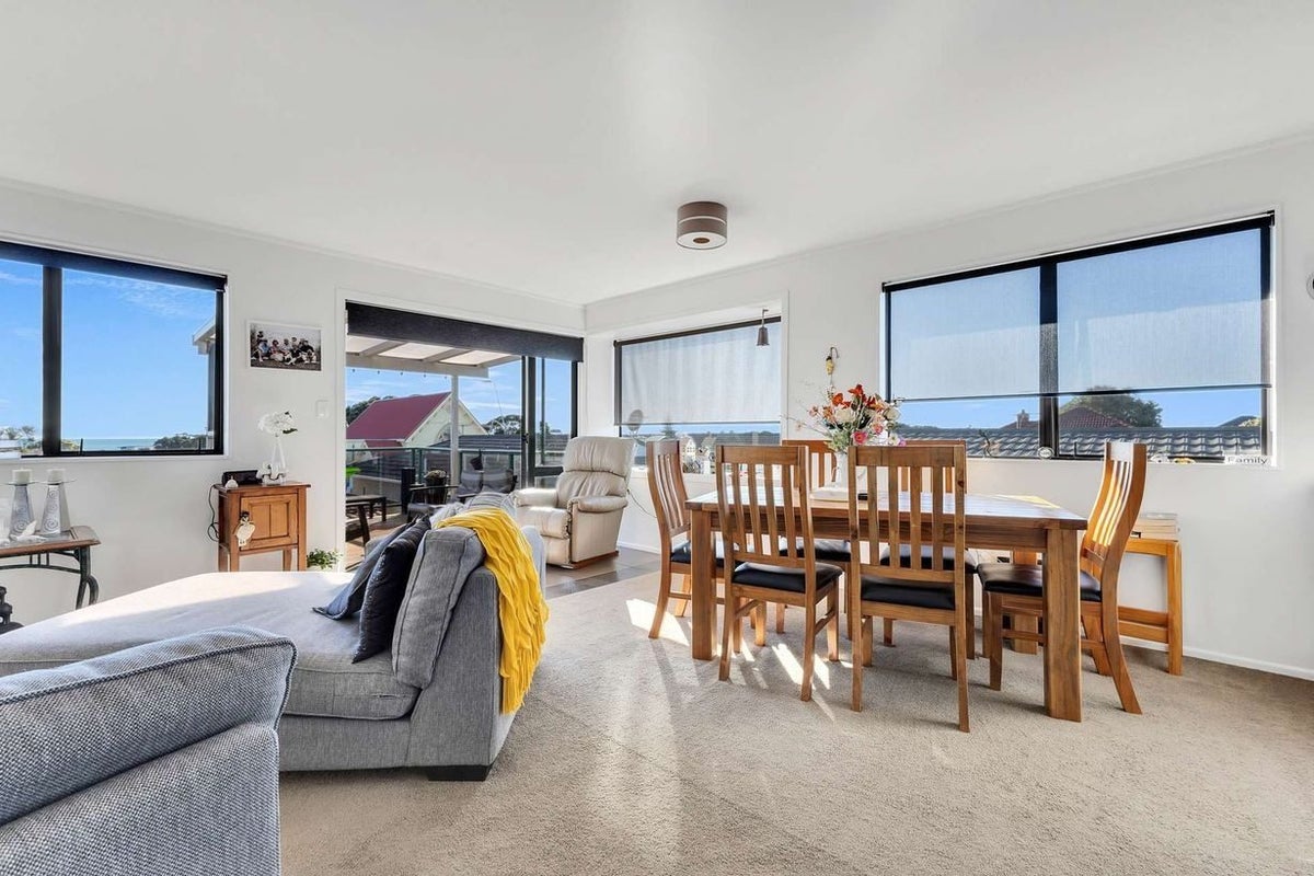 2/502 Devon Street East, Strandon, New Plymouth - Carousel 2