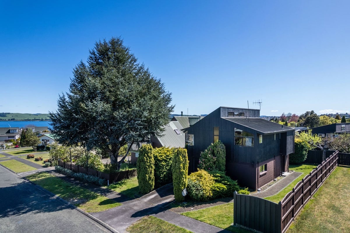 2/8 Tobin Place, Richmond Heights, Taupo - Carousel 1