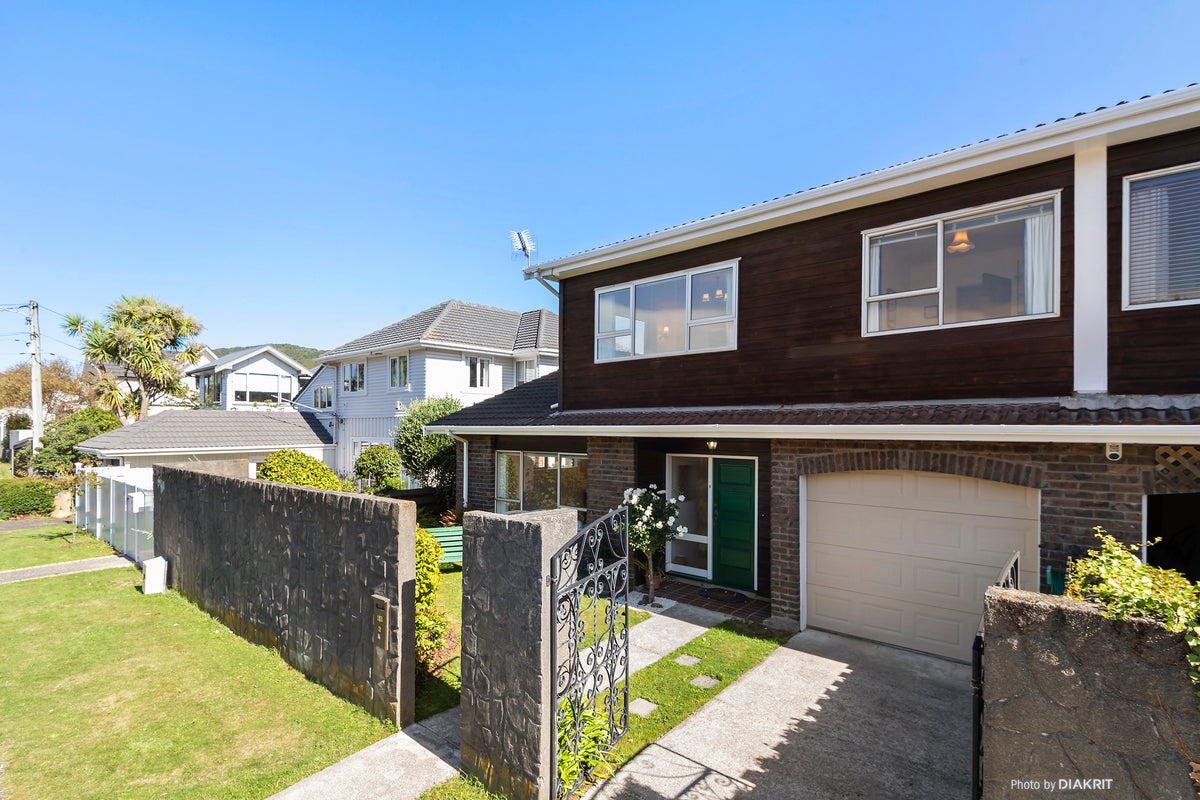 2/23 Reading Street, Karori, Wellington - Carousel 1