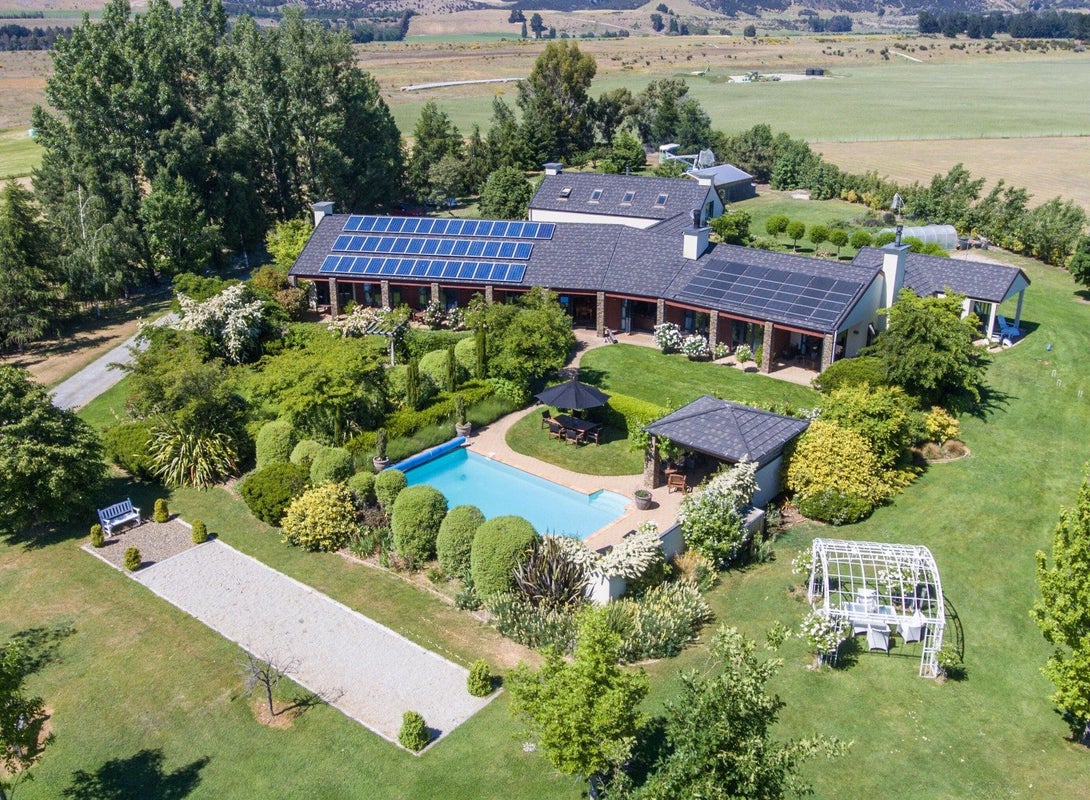672 Ballantyne Road, Wanaka - Carousel 1