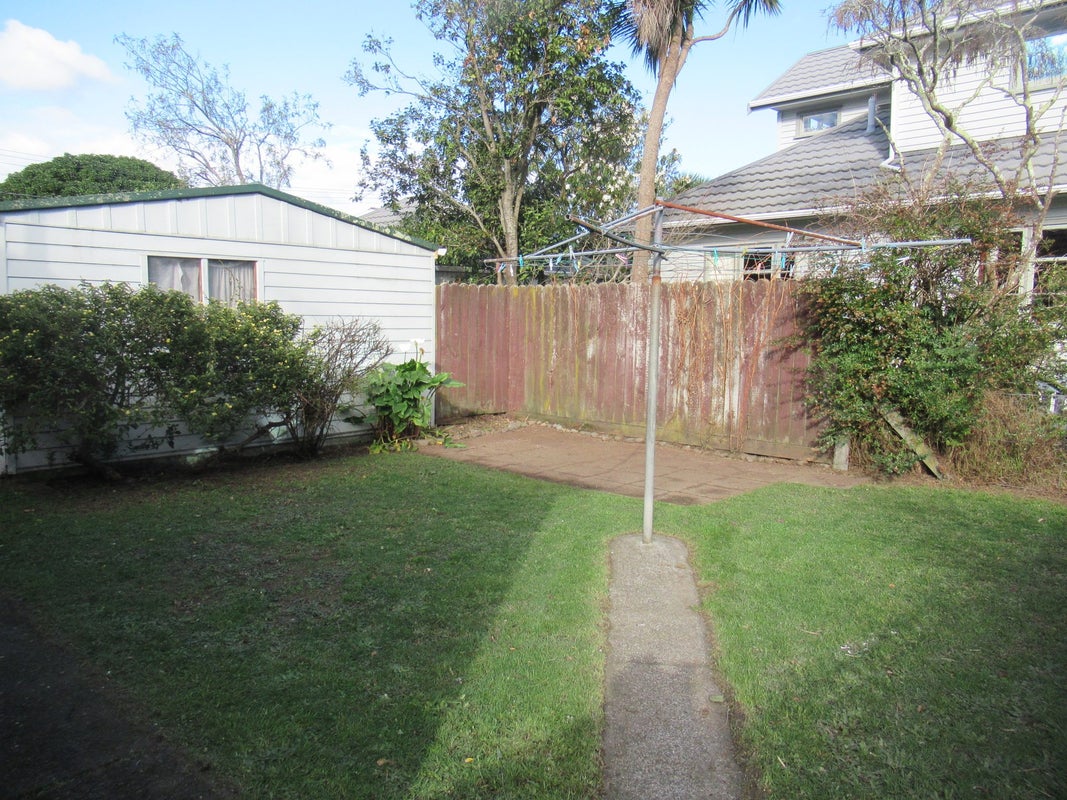 2 St James Avenue, Boulcott, Lower Hutt - Carousel 12