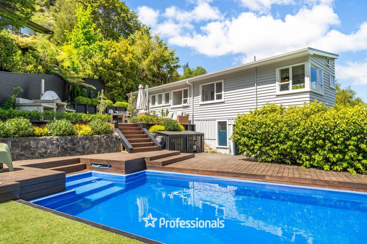 132 Cheviot Road, Lowry Bay, Lower Hutt - Carousel 2