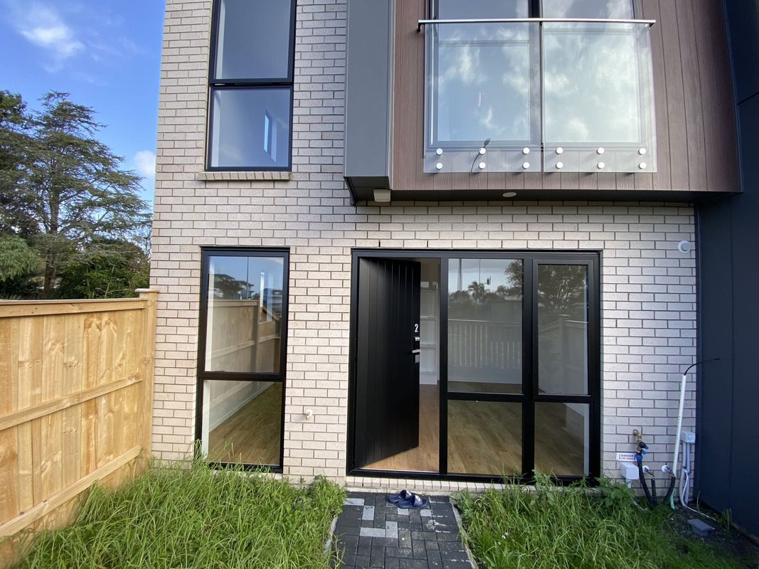 2/9 Schnapper Rock Road, Greenhithe, Auckland - Carousel 2