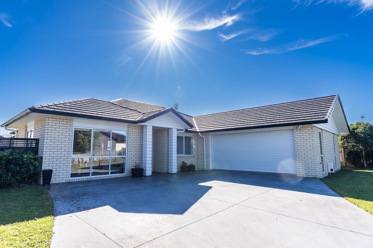 15 Ryedale Road, Flagstaff, Hamilton - Carousel 1