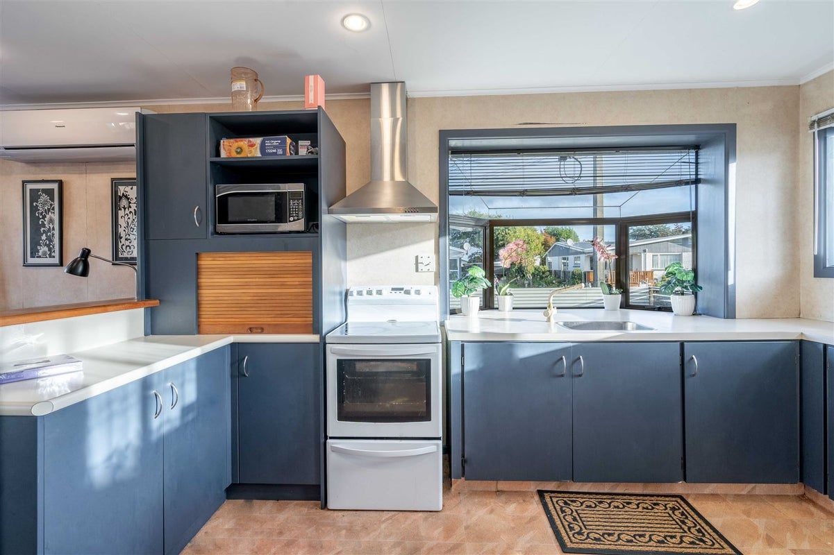 98 Edinburgh Crescent, Waikiwi, Invercargill - Carousel 1
