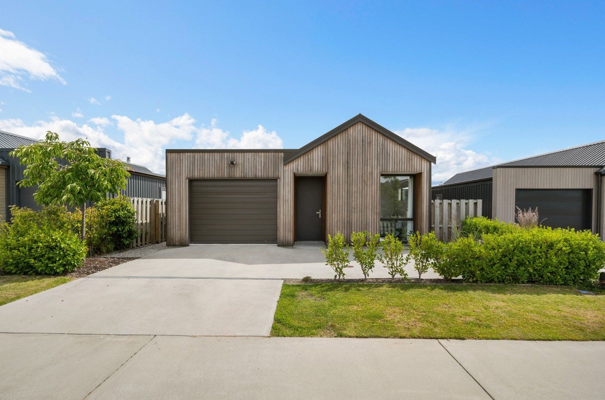 34 Obelisk Street, Wanaka - Carousel 1