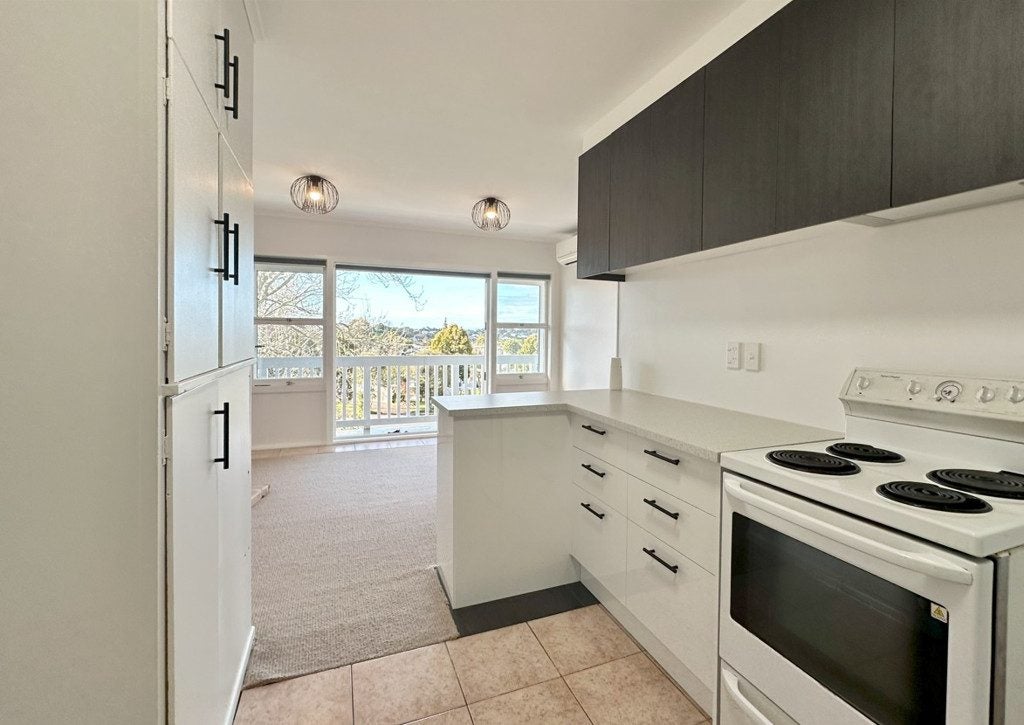 2/6 Hobday Place, Meadowbank, Auckland - Carousel 2