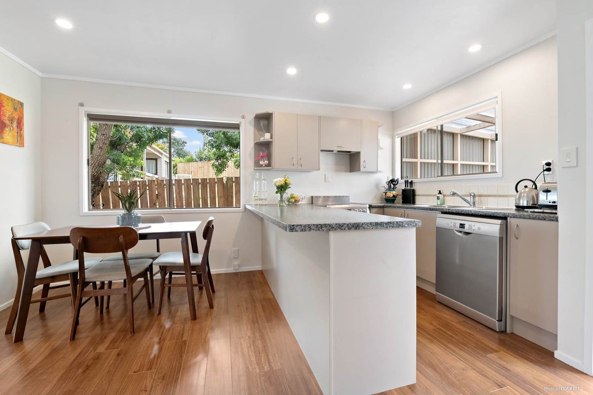 86 Brian Crescent, Stanmore Bay, Whangaparaoa - Carousel 2