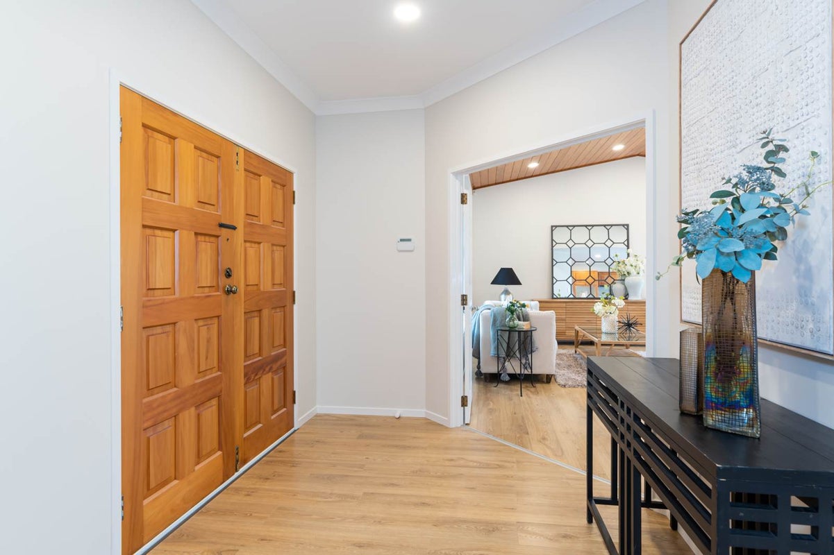16 Gillard Place, Eastern Beach, Auckland - Carousel 2