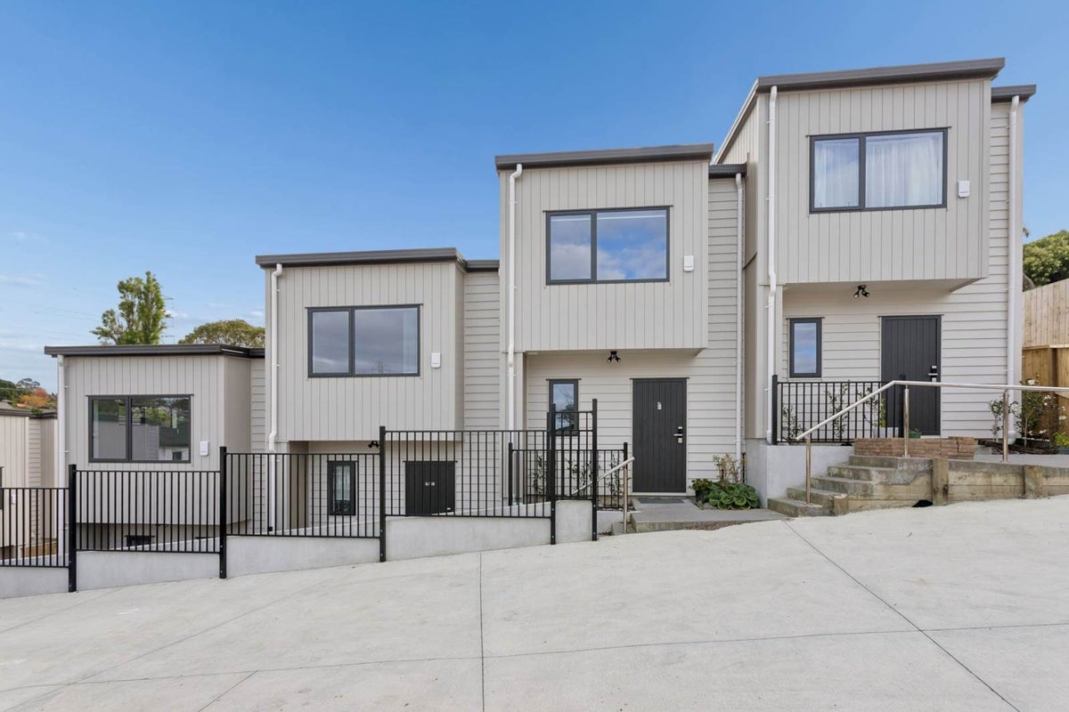 3/16 Reynella Drive, Massey, Auckland - Carousel 2