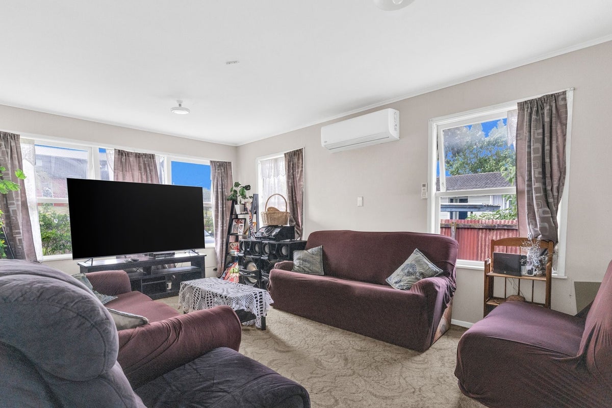 4 Wickman Way, Mangere East, Manukau City, Auckland - Carousel 2
