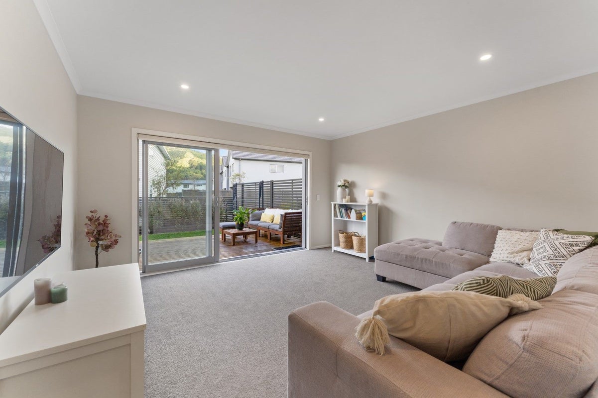 30 Bluff Road, Kenepuru, Porirua - Carousel 2
