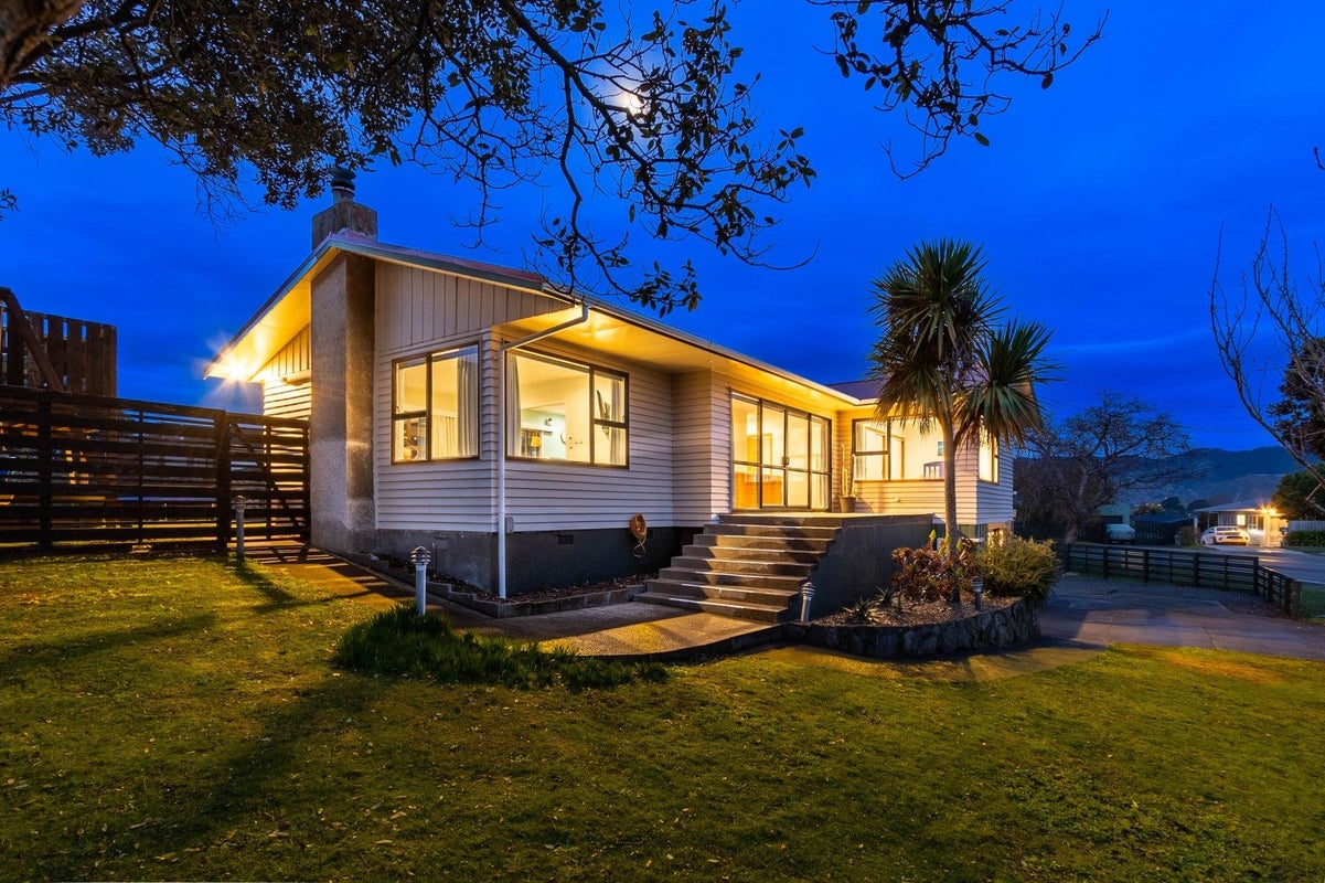 89 Martin Road, Paraparaumu Beach, Paraparaumu - Carousel 1