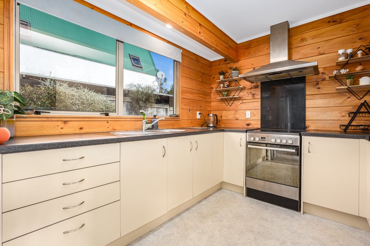 117A Gloaming Hill, Titahi Bay, Porirua - Carousel 2