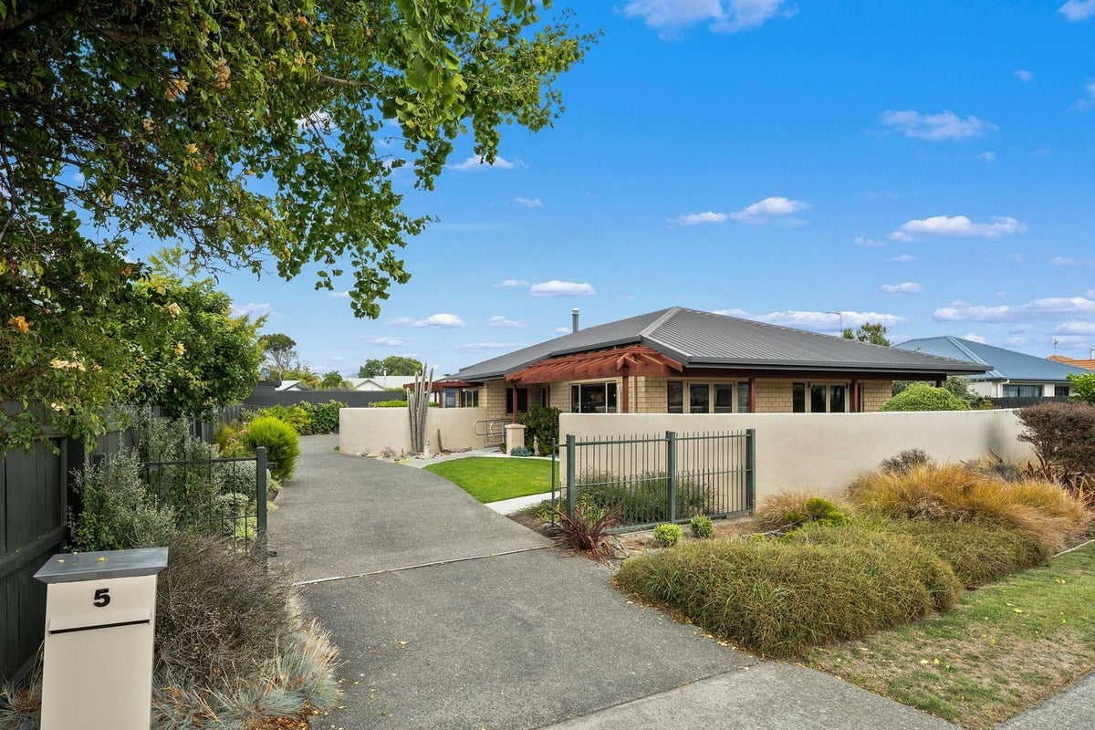 5 Farnham Drive, Springlands, Blenheim - Carousel 1