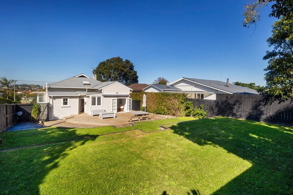 79 Owairaka Avenue, Mount Albert, Auckland - Carousel 2
