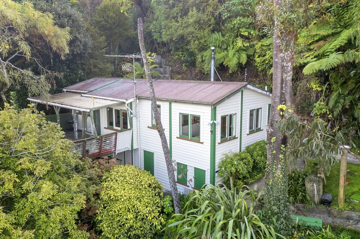 2 Gurney Road, Kelson, Lower Hutt - Carousel 1