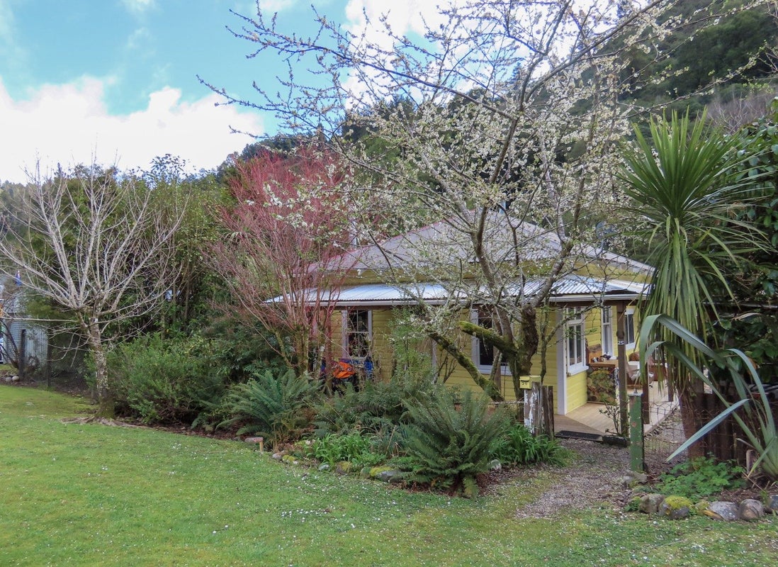 25 Andersen Street, Reefton, Buller, West Coast - Carousel 1