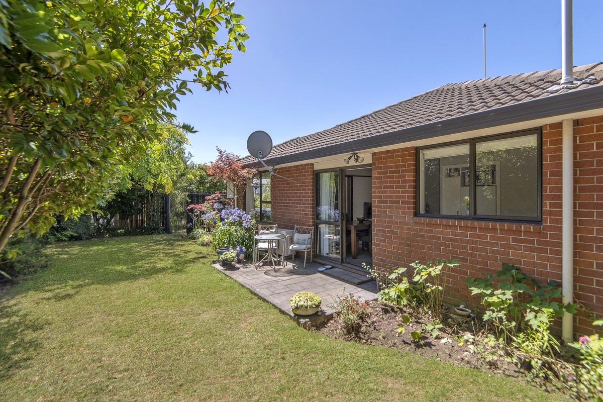 2/1 Thornhill Place, Sockburn, Christchurch - Carousel 1