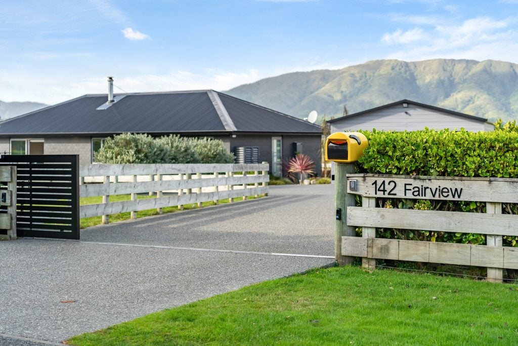 142 Fairview Drive, Birchville, Upper Hutt - Carousel 2