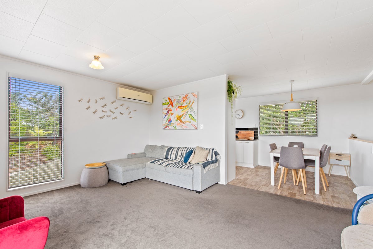 16 Bronte Place, Owhata, Rotorua - Carousel 2
