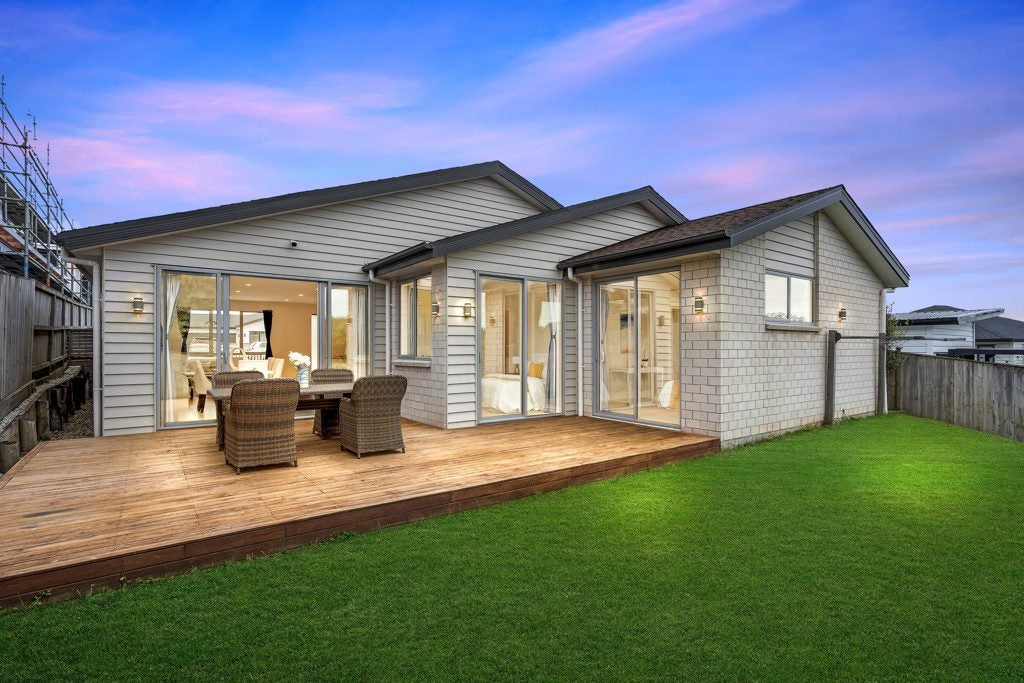3 Mamuku Drive, Massey, Auckland - Carousel 1