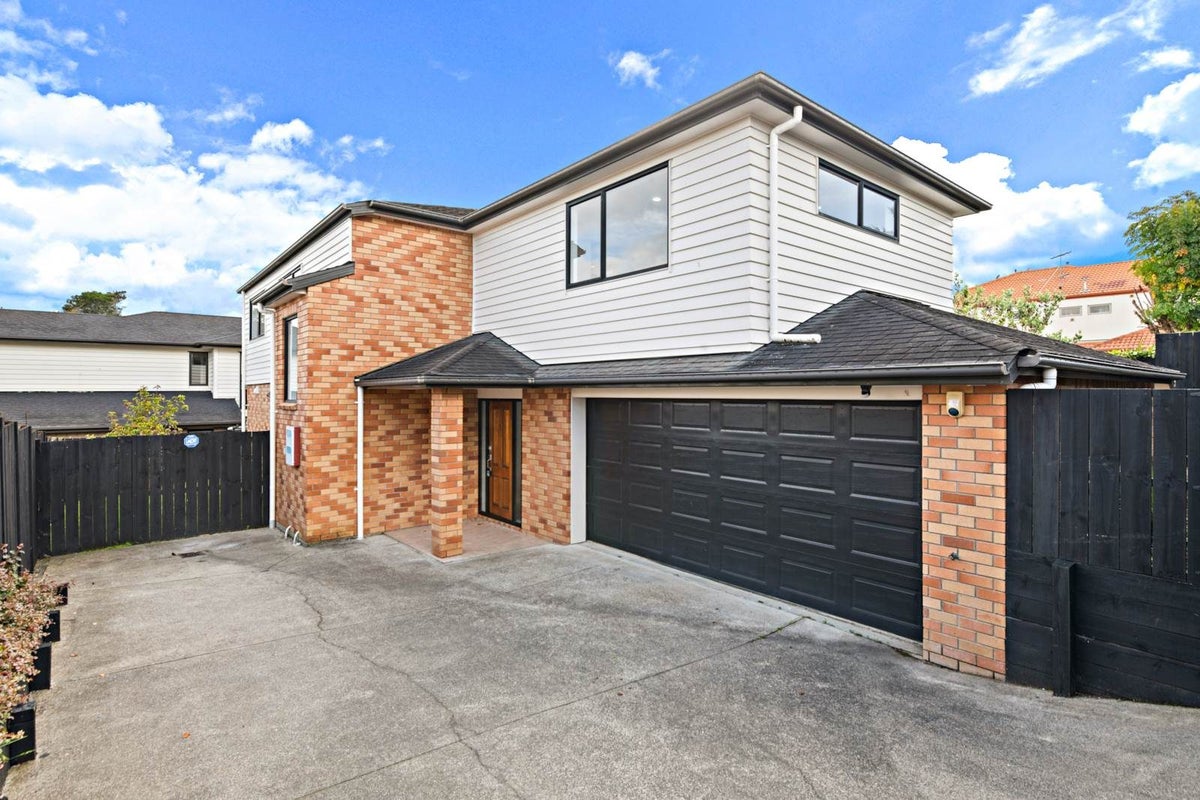 577A Hillsborough Road, Mount Roskill, Auckland - Carousel 1