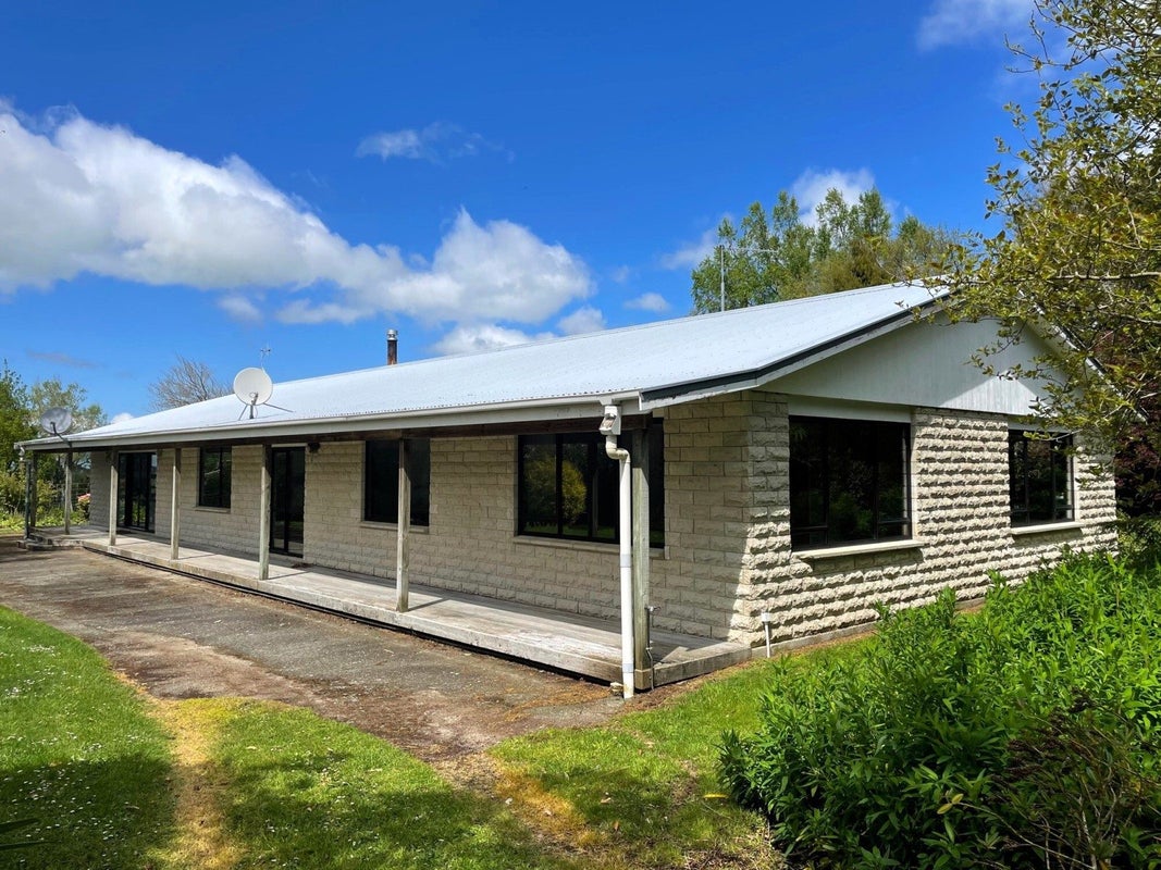 8 Long Grass Place, Hawea Flat, Lake Hawea - Carousel 2