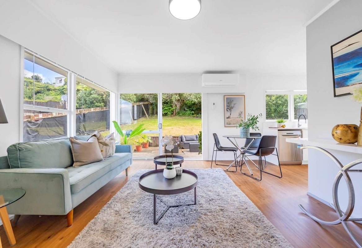 2/5 Finn Place, Totara Vale, Auckland - Carousel 2