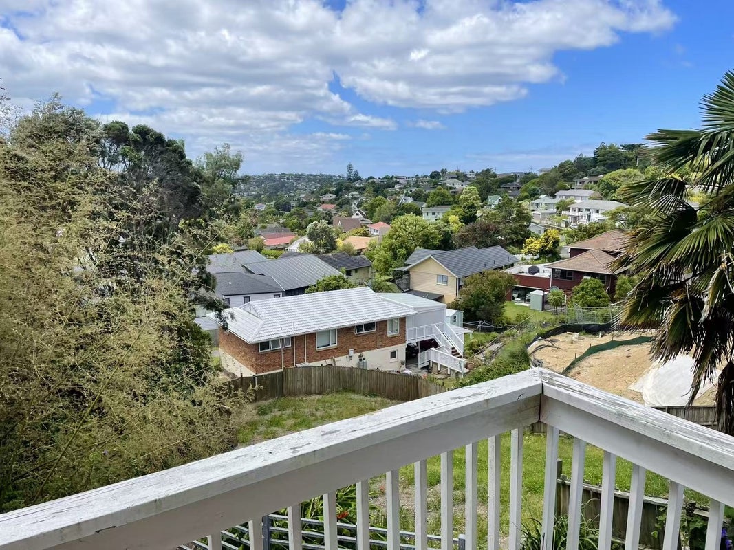 2/581 East Coast Road, Browns Bay, Auckland - Carousel 1