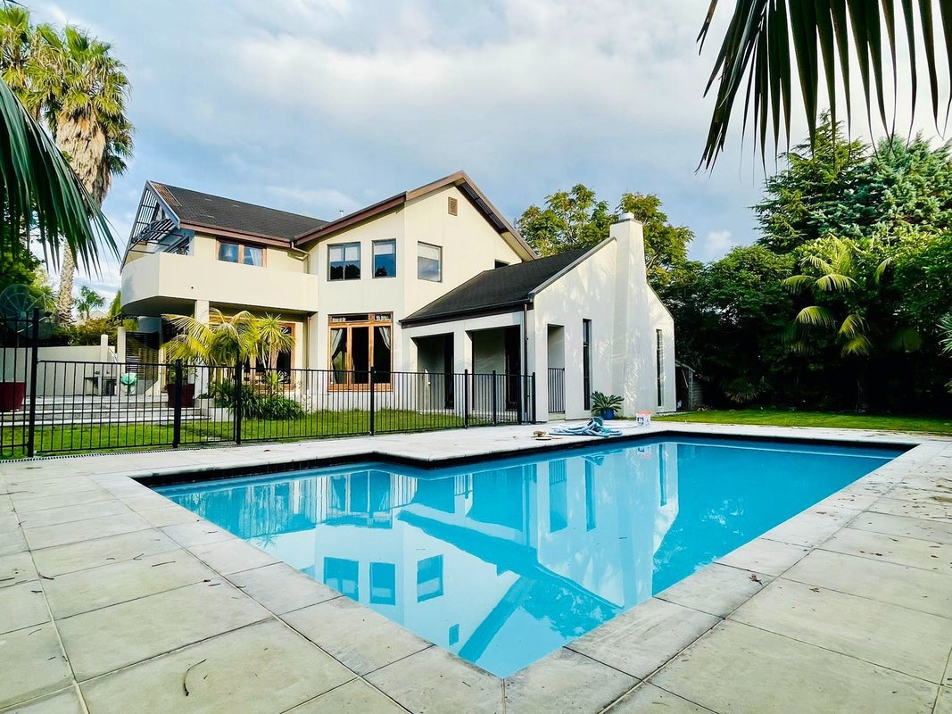 7 Anaheim Boulevard, Shamrock Park, Auckland - Carousel 1