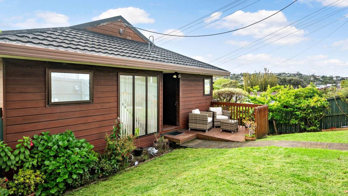 1/708 Beach Road, Browns Bay, Auckland - Carousel 1