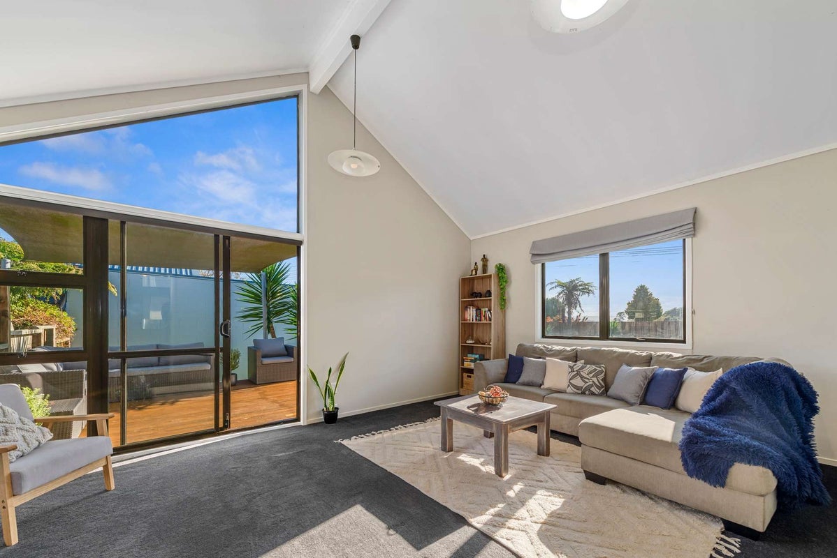 10 Chaucer Place, Owhata, Rotorua - Carousel 1